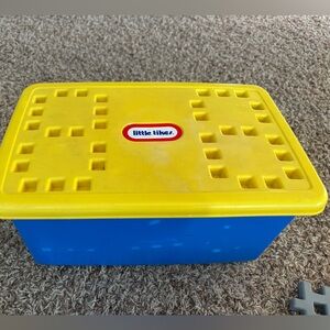 Vintage Little Tikes Wee Waffle Blocks Castle with people